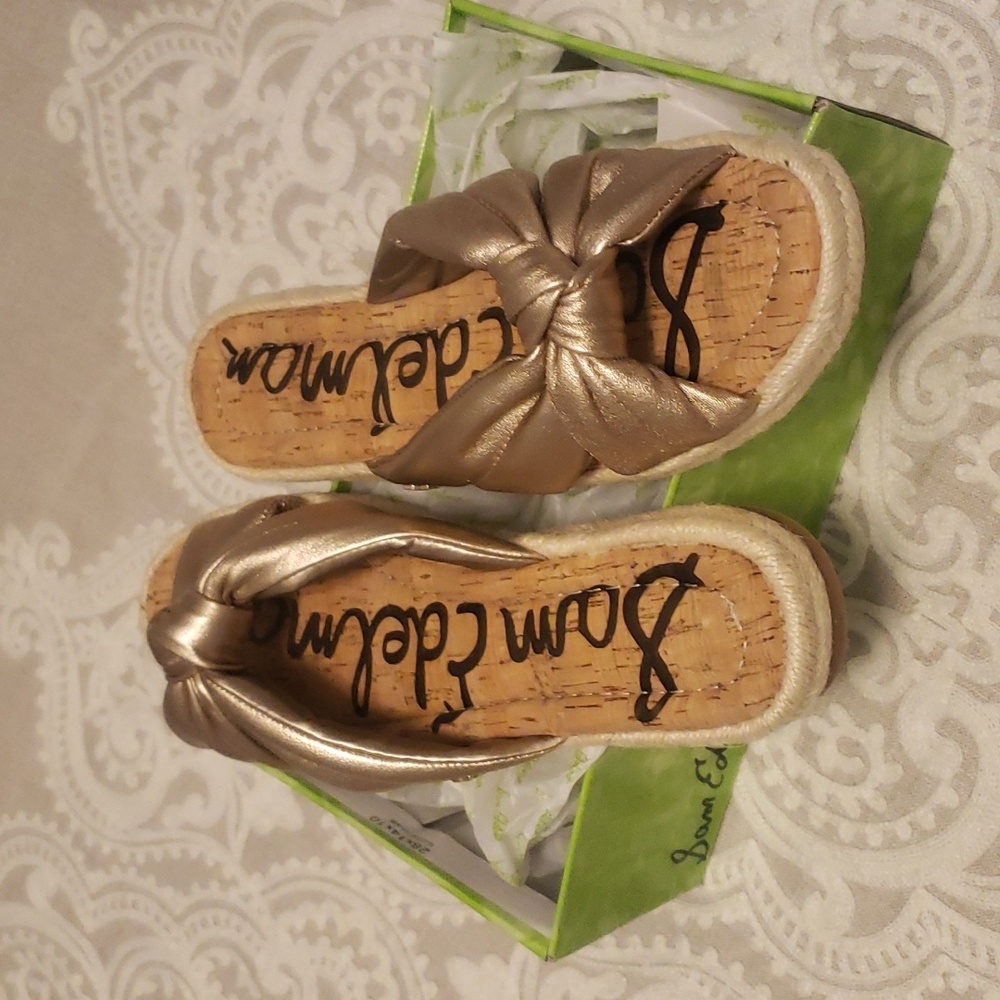 Nwb sandals